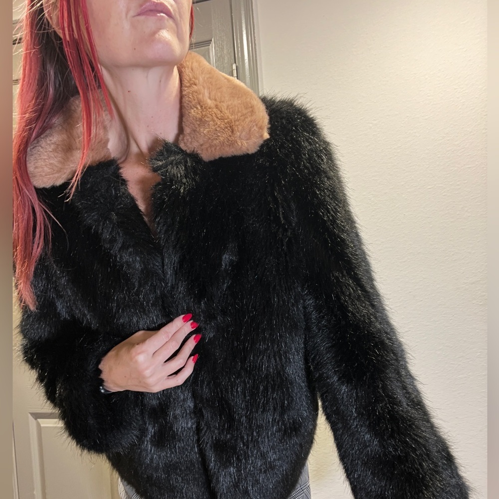 AINEA Italian black faux fur coat with contrast trim - Picture 4 of 15